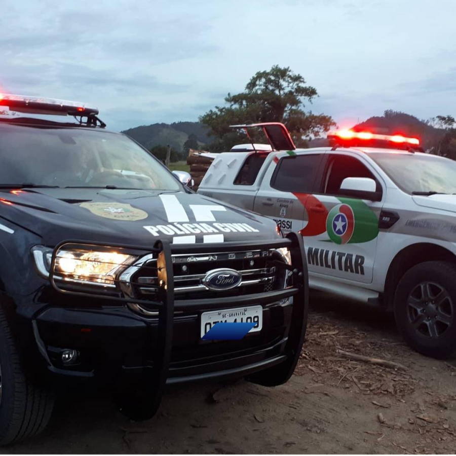 Ação integrada entre Polícia Civil e Polícia Militar resulta na prisão de suspeitos de planejar roubo em salão de beleza em Tubarão